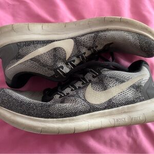 Nike Free in grey